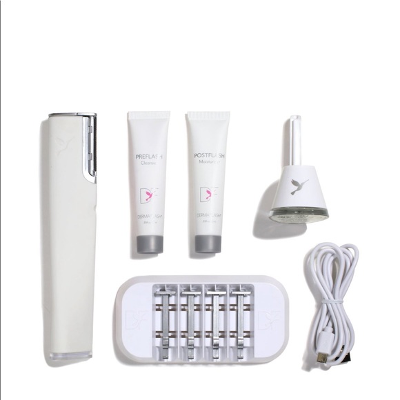 Luxe Other - Dermaflash derma-planing exfoliating device